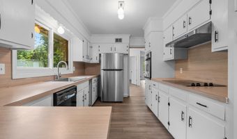 1811 Hobkirk Ct, Camden, SC 29020