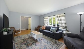 34 Foxhill Ave, Bristol, RI 02809