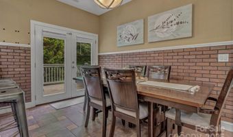 159 S Willow Brook Dr, Asheville, NC 28806