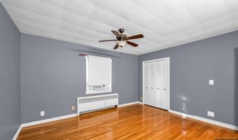6 Gainesborough 1B, River Edge, NJ 07661