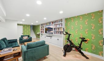 5902 WILSON Ln, Bethesda, MD 20817