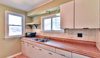 104 Grove Ave, Alma, MI 48801