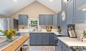 18 River St 18, Andover, MA 01810