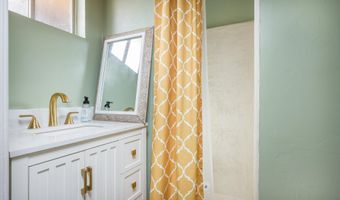 370 E Silverwood Ln, Benson, AZ 85602