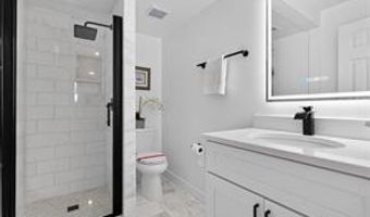250 ASPEN St, Alexandria, VA 22305