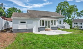 2 Riverview Pl, Cromwell, CT 06416
