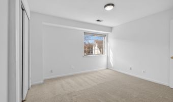 6017- F CURTIER Dr F, Alexandria, VA 22310