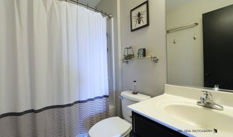 862 Heartland Park Ln, Antioch, IL 60002