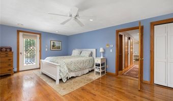 788 Namquid Dr, Warwick, RI 02888