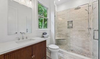 7926 BOLLING Dr, Alexandria, VA 22308