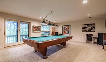 15 Inverness Rd, Falmouth, ME 04105
