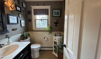 7 Boulevard E, Middletown, RI 02842
