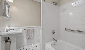 8 Liberty Rdg, Clinton, CT 06413