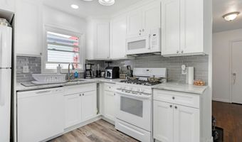 51 E 14TH St, Bayonne, NJ 07002