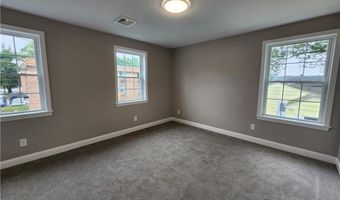 3 Sutcliffe Ave, Lincoln, RI 02865