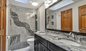 7 Shalamar Ct, Amherst, NY 14068