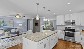 2538 Arnold Dr E, Charlotte, NC 28205