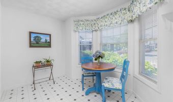 45 FOX Dr, Narragansett, RI 02882