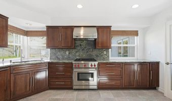 2070 Tiffany Dr, Oceanside, CA 92056