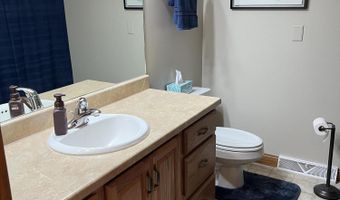 1109 Clover Ct, Aberdeen, SD 57401