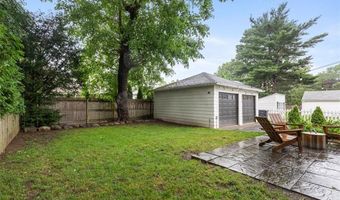 15 Berwick Pl, East Providence, RI 02916