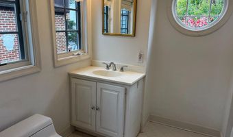 8904 GRANT St, Bethesda, MD 20817