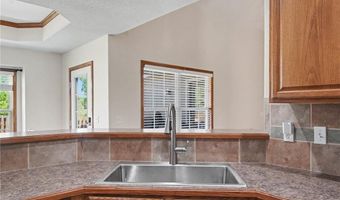 928 Bluestem Dr, Baldwin City, KS 66006