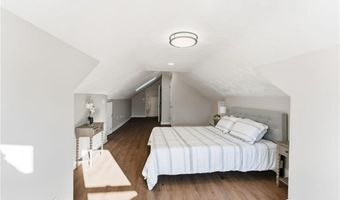 10 Woburn St, Cranston, RI 02910