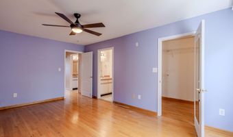 29 Lorenzo Ct, Aberdeen, NJ 07747