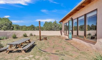 77 North Rd, Carson, NM 87517