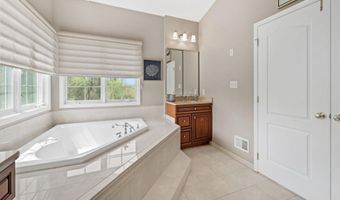 33 WATERTON Dr, Bear, DE 19701