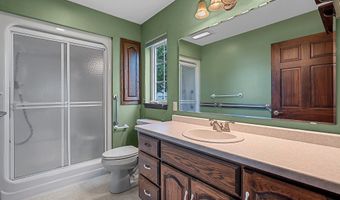923 W WINDTREE Dr, Appleton, WI 54914