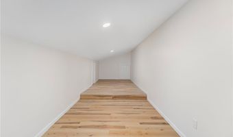 84 Hickory Dr, East Greenwich, RI 02818
