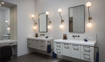692 Scenic Cliff Dr, Henderson, NV 89012