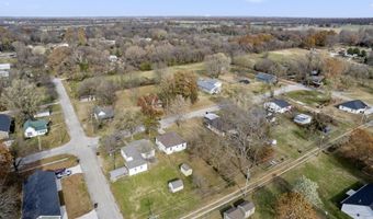 304 E Cofield St, Aurora, MO 65605