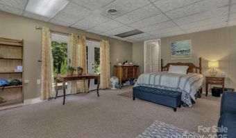 5 Fairway Dr, Arden, NC 28704