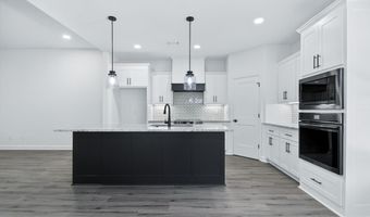 1112 Duke Dr, Bauxite, AR 72011