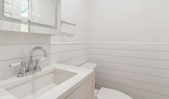 8 Laurel Dr, Brookfield, CT 06804