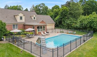 70 S Meadowcroft Dr, Akron, OH 44313