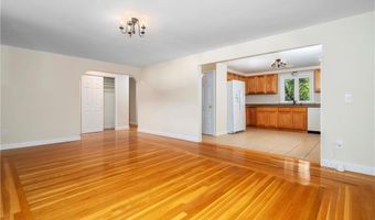 35 Greenfield Rd, Cumberland, RI 02864