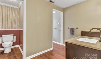 111 Hidden Pond Ln, Asheville, NC 28804