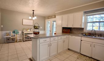 948 Pinebluff Lake Rd, Aberdeen, NC 28315