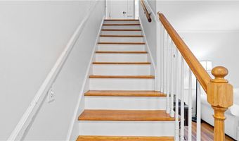 689 Middle Rd, East Greenwich, RI 02818