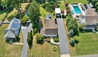 67 Swartzel Dr, Middletown, NJ 07748
