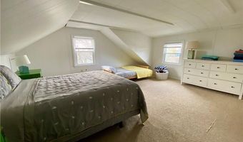 182 Newport Ave, Middletown, RI 02842