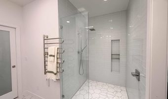 1002 Abby Rd, Alton, IA 51003