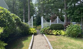 15 Royalwood Ct, Cheshire, CT 06410