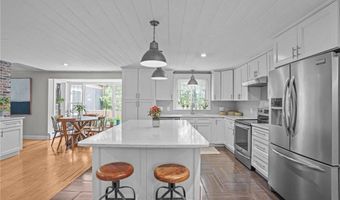3 Cynthia Rd, Lincoln, RI 02865