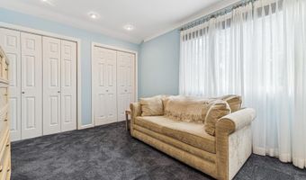 15 Kennedy Ct, Middletown, NJ 07748