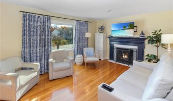 17 Wood Rd, Middletown, RI 02842